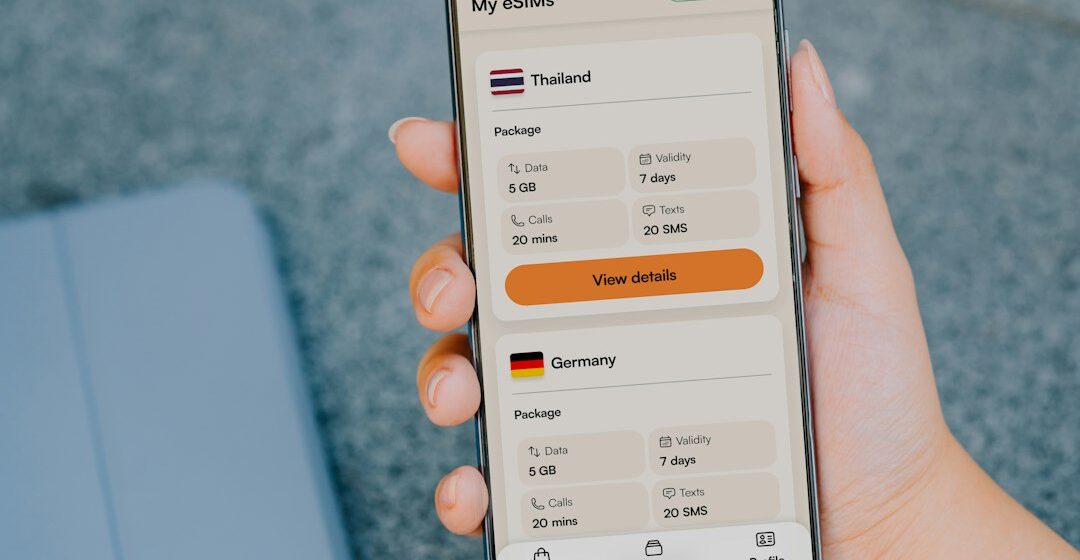 Work From the Beach: 4 Digital Essentials Every Modern Nomad Needs in Their Pocket