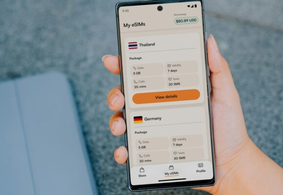 Work From the Beach: 4 Digital Essentials Every Modern Nomad Needs in Their Pocket